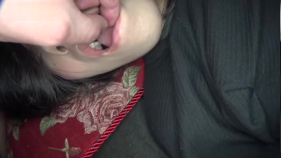 迷奸暗恋已久的女友闺蜜 妹子身材性感高挑 这次终于被搞到手解了心结