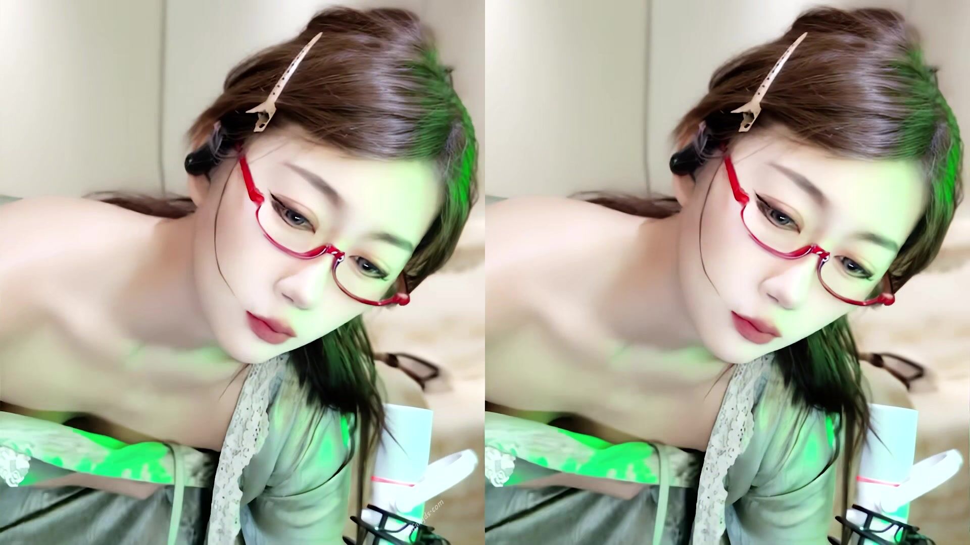 裸舞】，福利姬美女【粉红】会跳韩舞的美少女，专业级骚舞三点全漏，又美又欲0